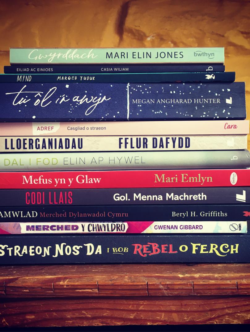 Stack of Welsh-language and English-language books.