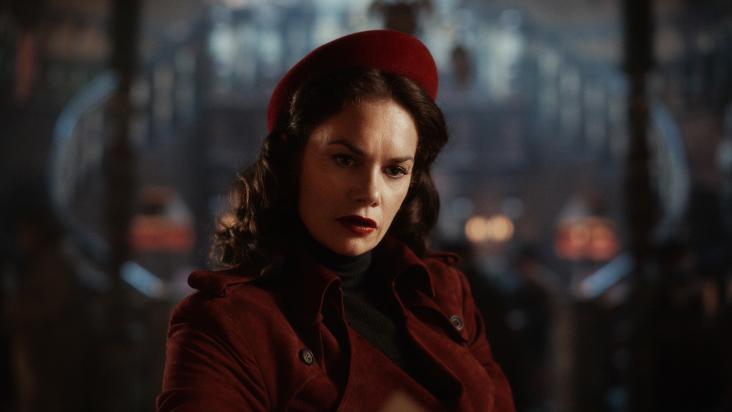 Portrait of Mrs Coulter (Ruth Wilson) in His Dark Materials Season 2